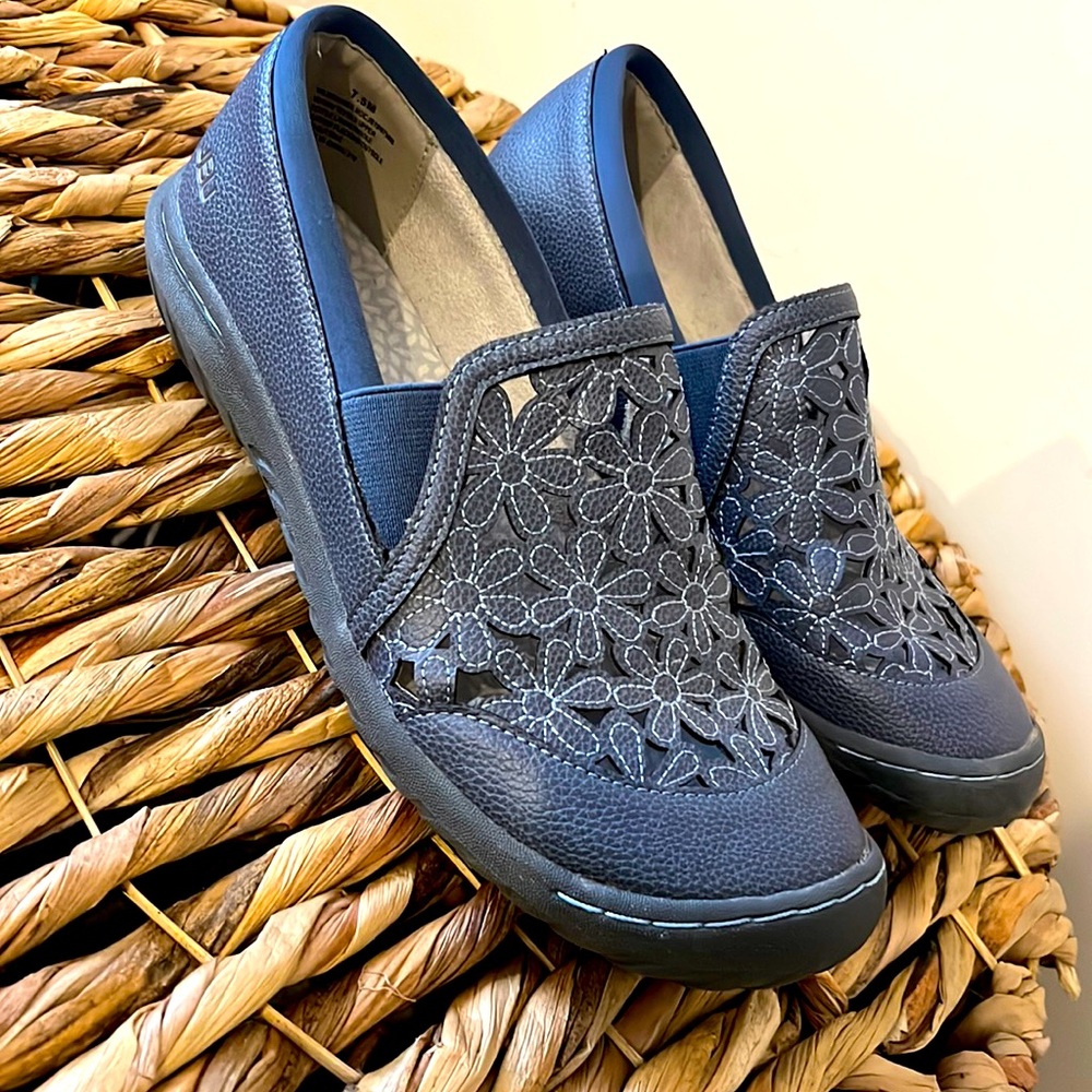 Women’s slip on memory foam JBU shoes